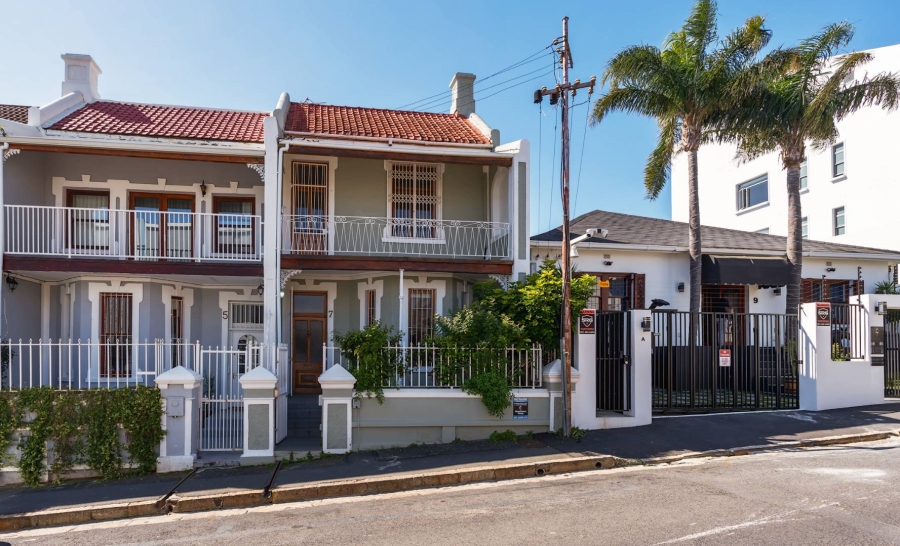 3 Bedroom Property for Sale in Sea Point Western Cape